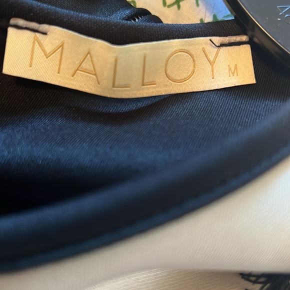 Women's Malloy Short Sleeve Sheath Dress with Lace Bodice Detail - Picture 7 of 11